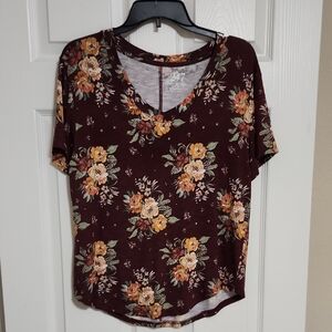 Maurices Burgundy Floral V-Neck Short Sleeve Tee